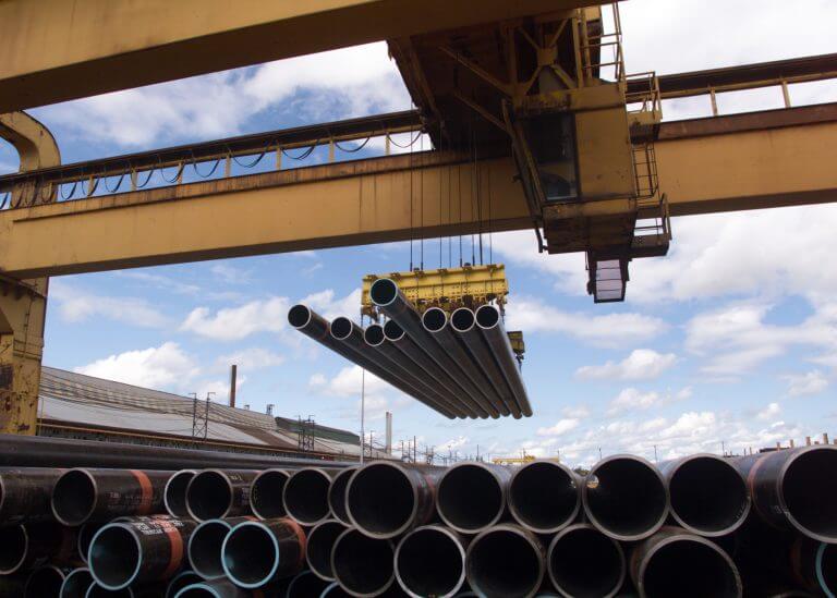 shows-ASTM-A106-seamless-pipe-waiting-for-container-loading